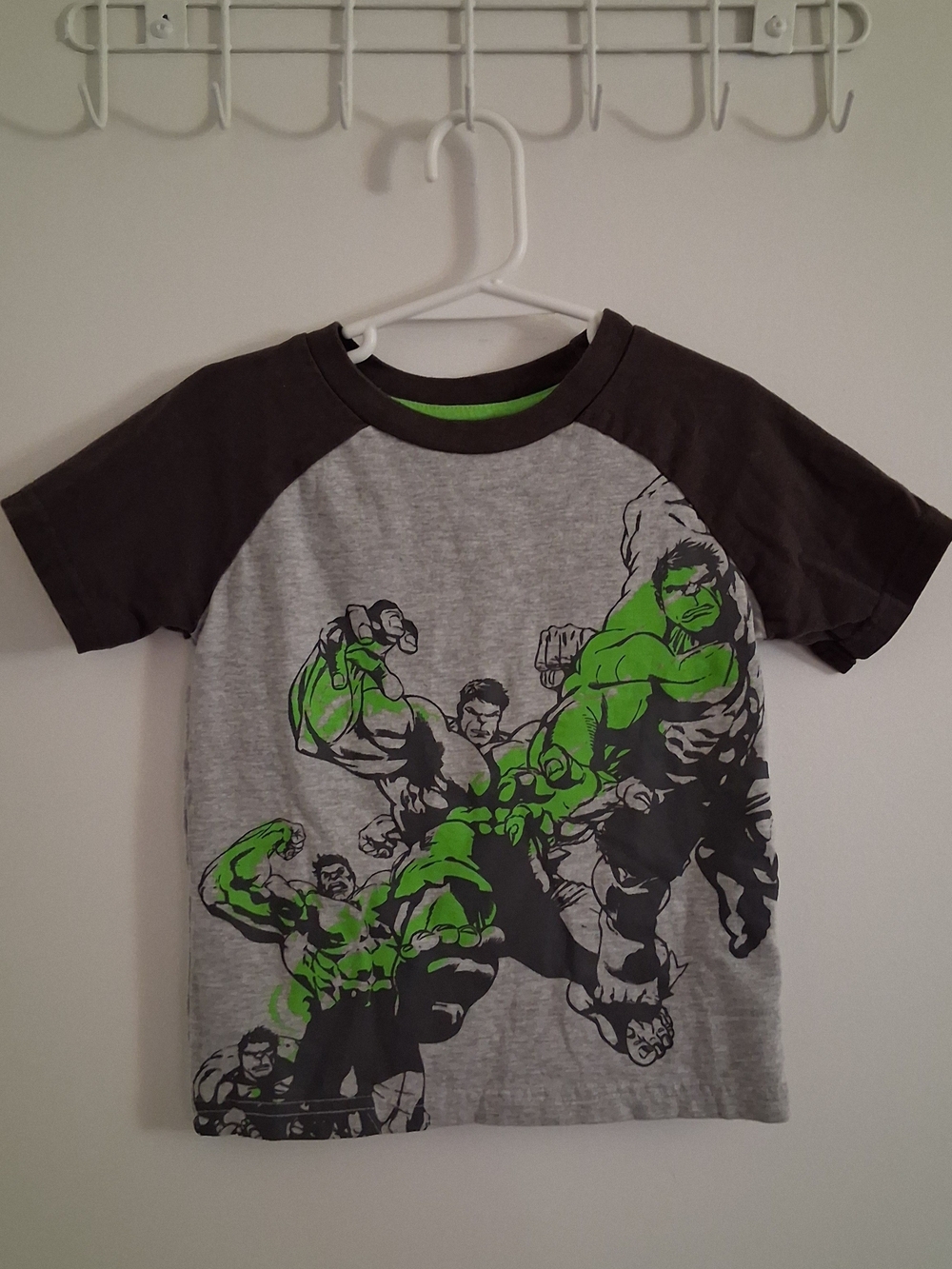 Marvel Boys Gray & Black Short Sleeve Tee with Hulk Size 3T